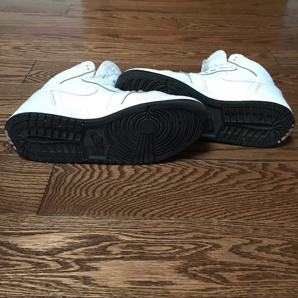 Air Jordan 1 Retro High OG “White Perforated” Size 6Y - Picture 7 of 10